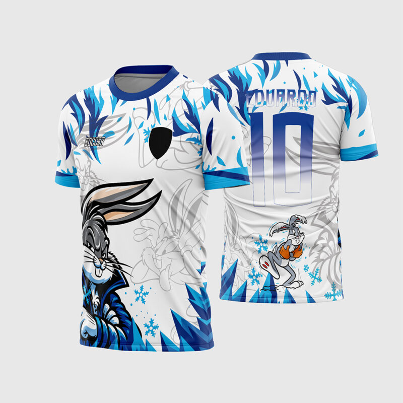 Mockup Camisa Interclasse Pernalonga Azul com flocos de neve e pose de malandro frente e costas
