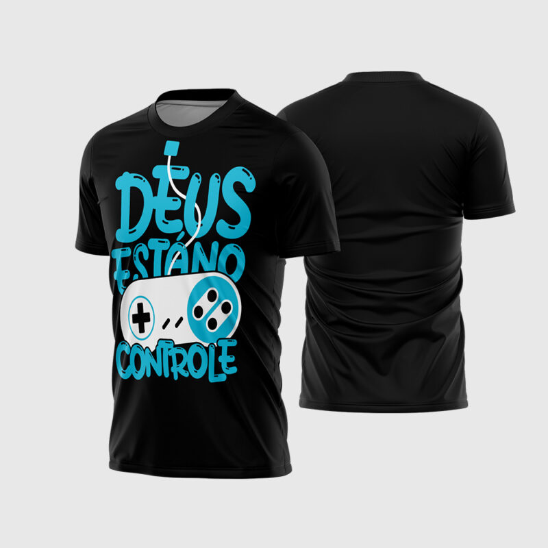 Mockup Frente e Costas Arte Vetor Camisa Religião Deus Está No Controle - 2026 preta com estampa de controle de videogame e frase gospel azul